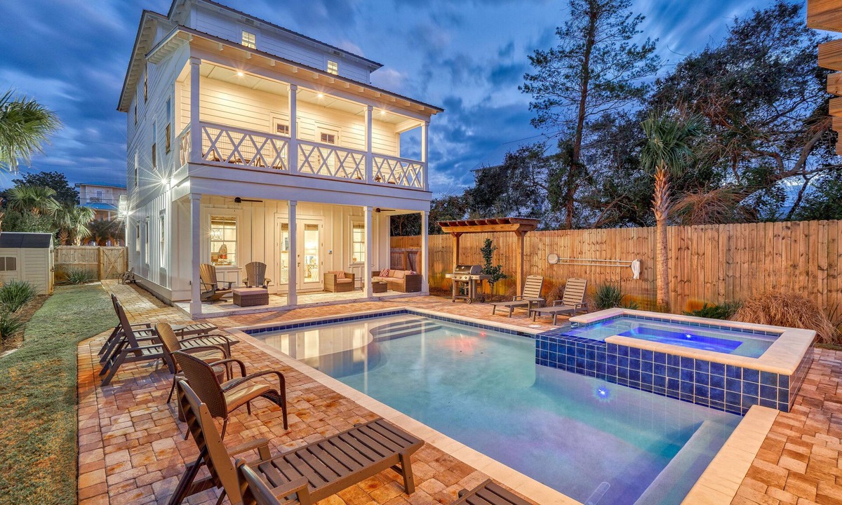 Crystal Beach House | Discounted Oct-Dec*Heated Pool&Spa*Golf Cart*Bikes*Dogs Ok