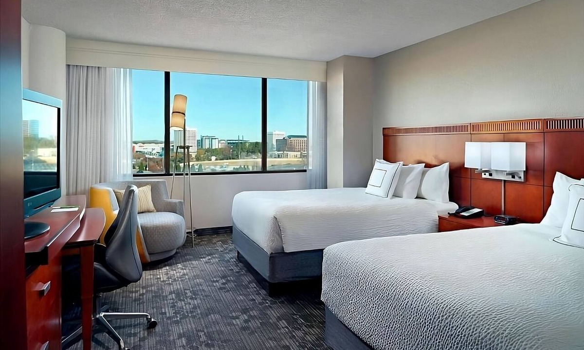 Cumberland Hotel | Discover Atlanta's Cumberland Area in Comfort w/Paws Welcome & Pool Available!