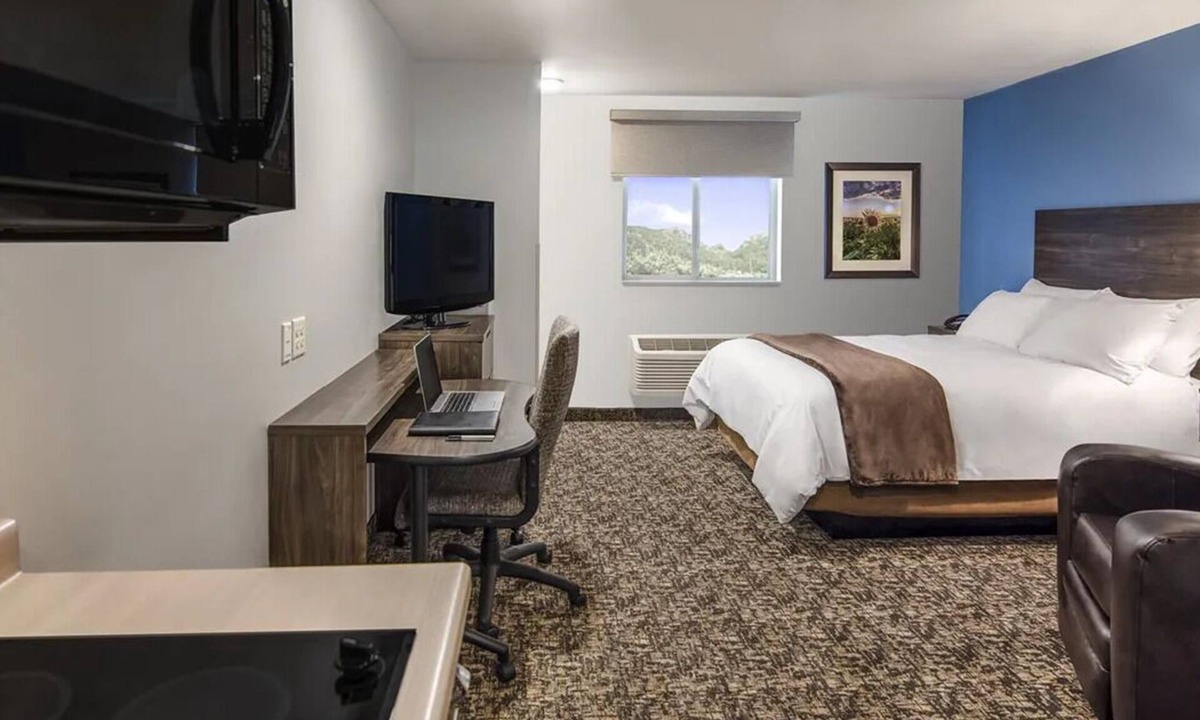Augusta Hotel | Discover Relaxation Near Augusta’s Top Golf, Dining & Riverwalk Adventures
