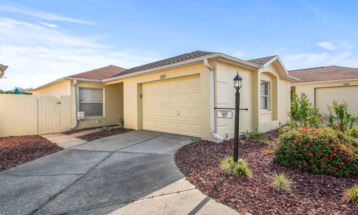 Lady Lake Villa | Discover Tranquil Luxury: Rio Grande Village Gem!