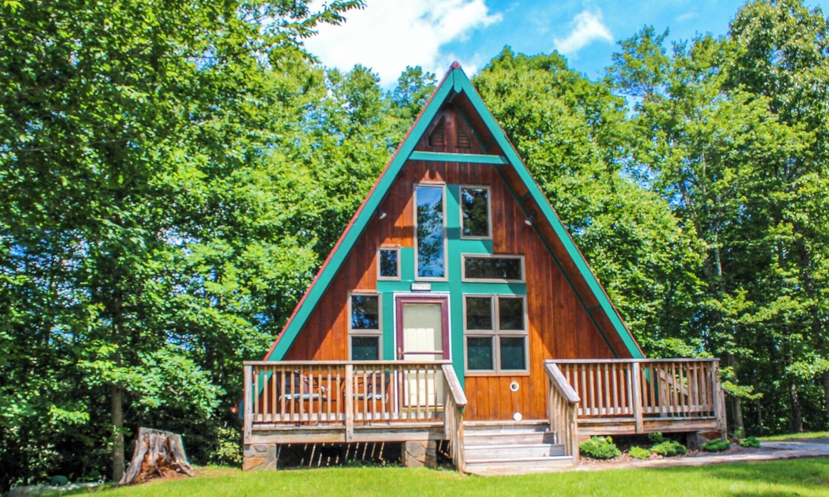 Lansing Ski Chalet | Discover Your Cool Escape Wildflower Ridge - 1BR/1BA Hot Tub, WiFi
