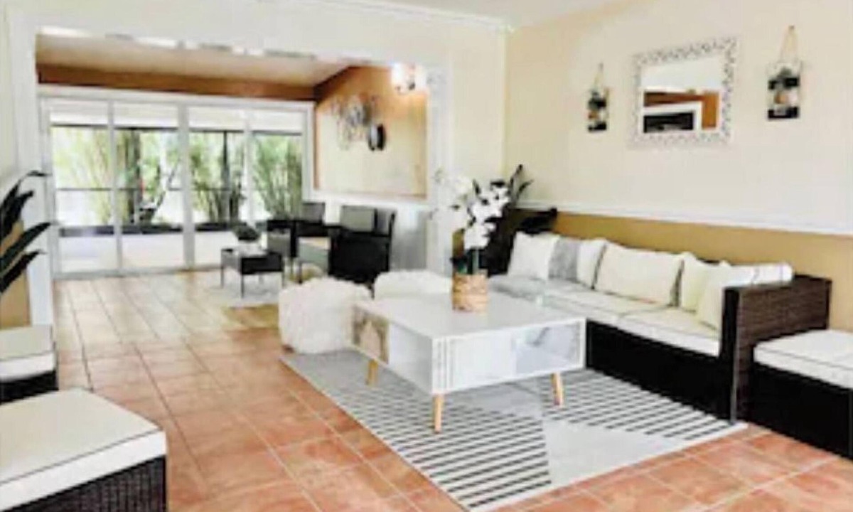 Ludlam House | “Discover Your Miami Dream Home: Beautiful Ranch-Style Design”