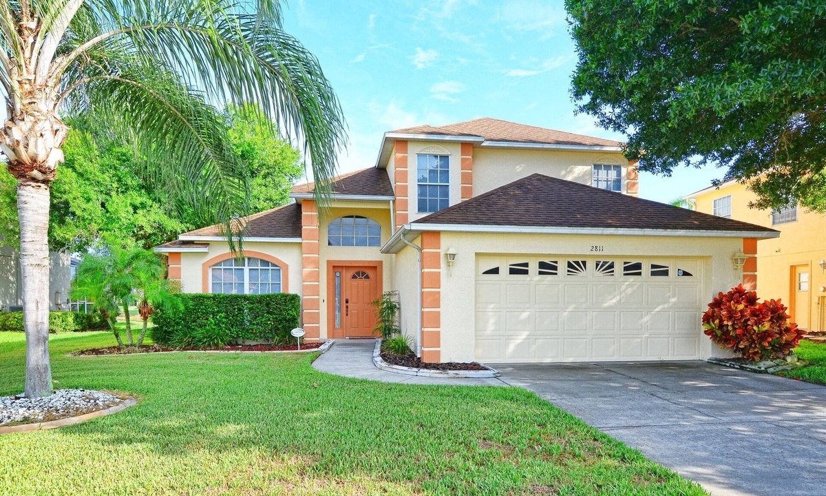 West Kissimmee House | Disney Themed Villa Lakeside Private Heated Pool 4 Bed only 3 miles to Disney