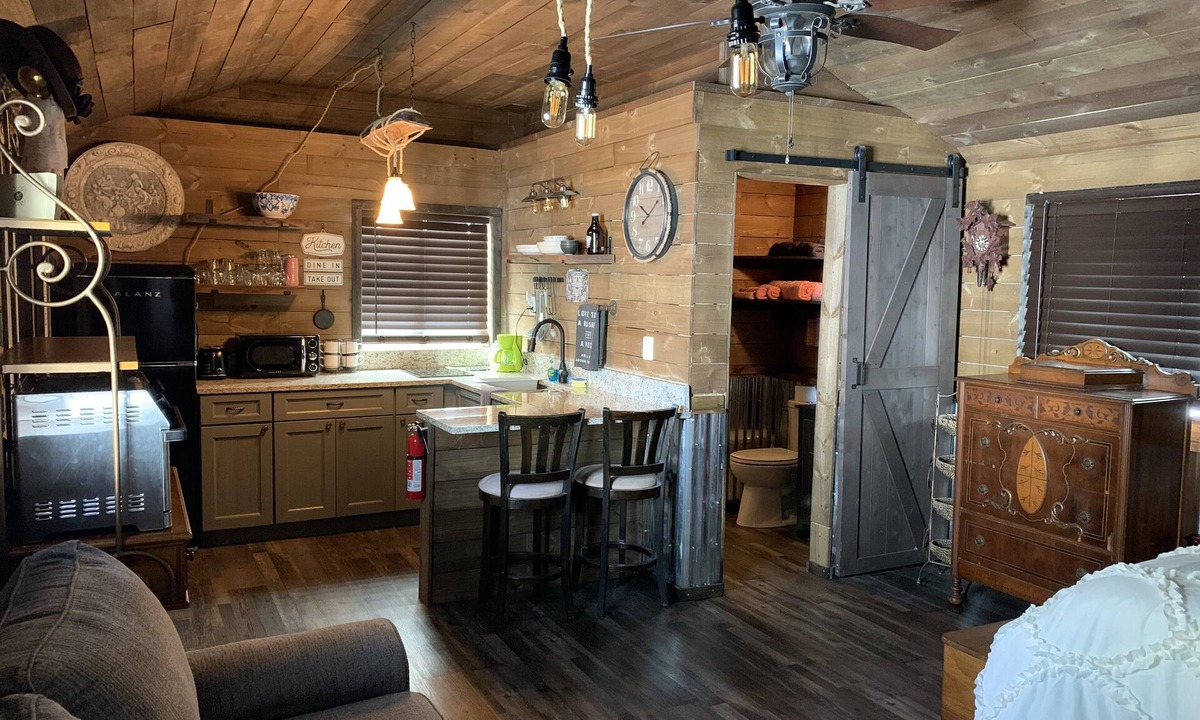 New Port Richey Apartment | ❤️Dixieland Delight❤️Studio. Pet friendly🐩🐈