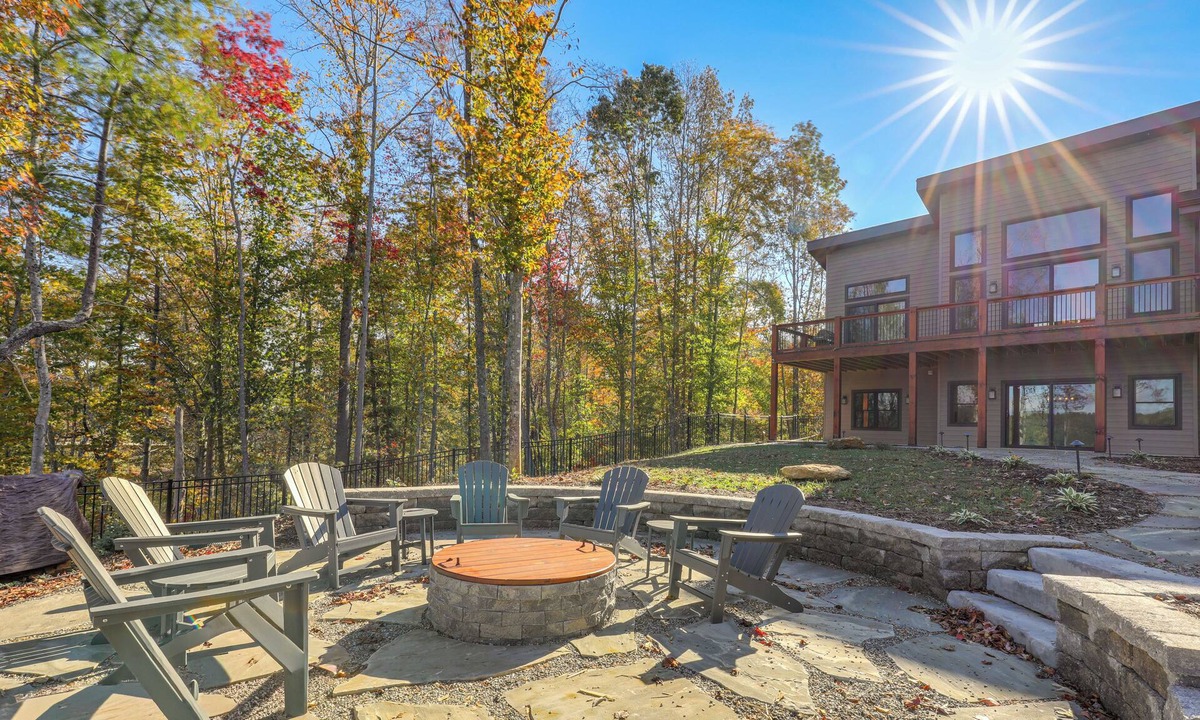 Hickory House | Dock + Game Room: Luxe Retreat on Rhodhiss Lake!