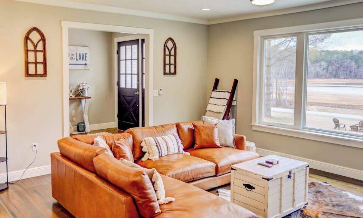 Young Harris House | Dock Holiday Retreat