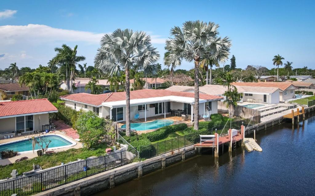 Coral Ridge Isles House | Dockside Daydreams - Canalfront and Pool Oasis