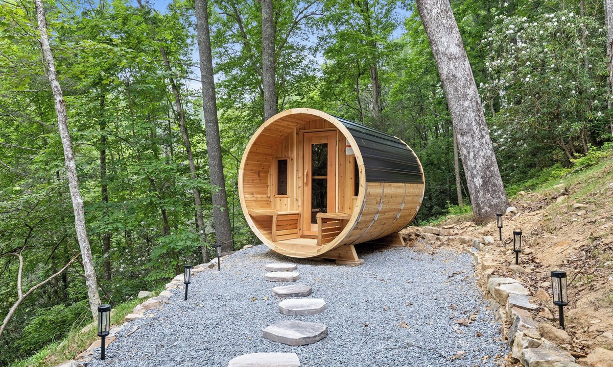 Blue Ridge Cabin | Dog-Friendly Creekside Family Retreat with Sauna & Arcade