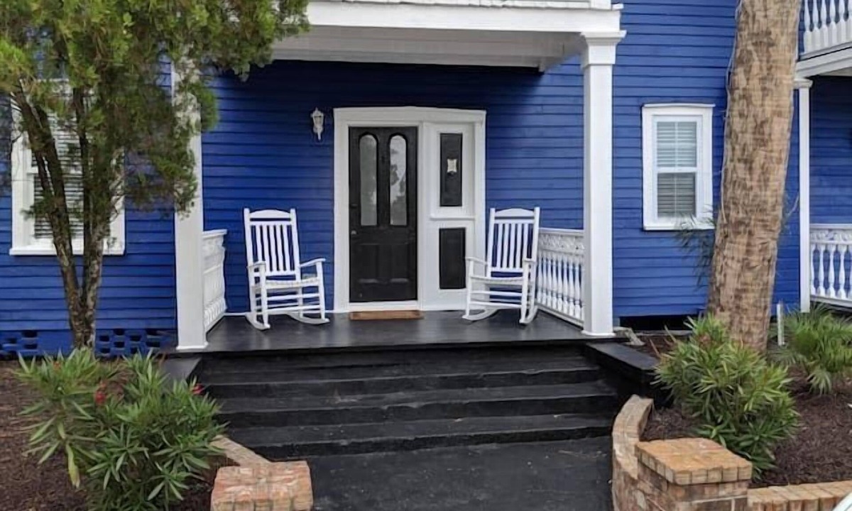 Downtown Historic District Apartment | Dog-friendly downtown efficiency w/free bike use