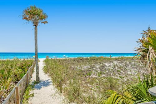 Bahama Beach House | Dog-friendly home steps to beach with 2 kitchens dressing room & game room
