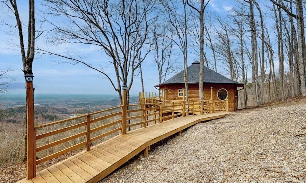 Ranger Cabin | Dog-friendly home with panoramic mountain views, wifi, and outdoor patio