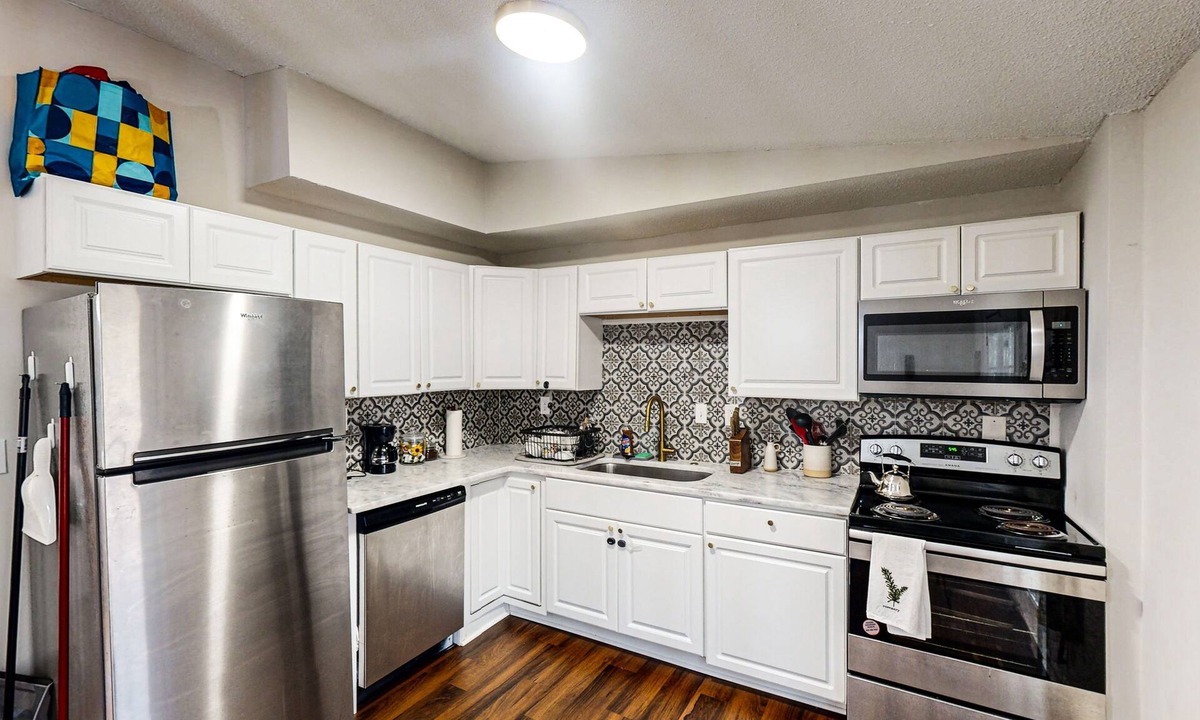 Harbison House | Dog-friendly home with backyard, hammock, close to shopping and dining