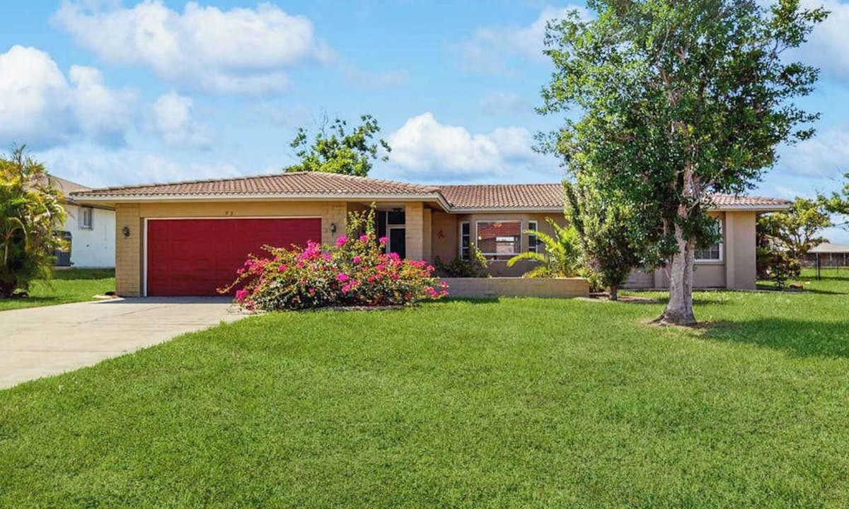 Oakland Hills House | Dog friendly house with private pool, lanai, and washer & dryer