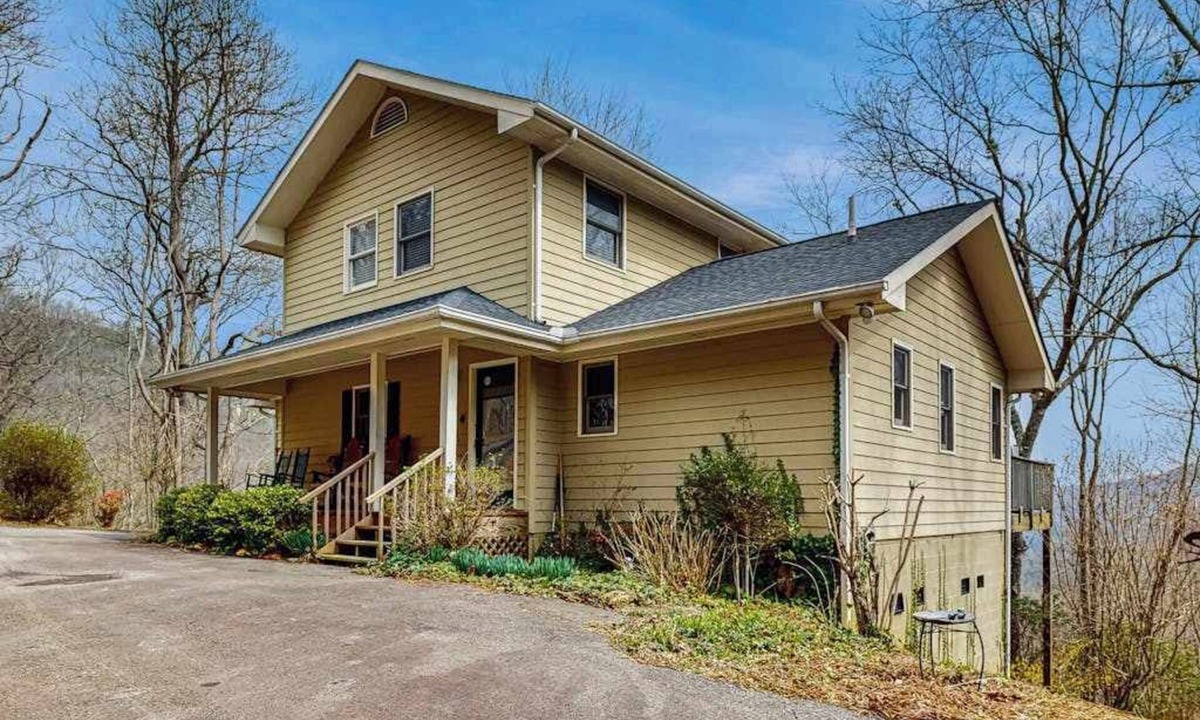 Sylva House | Dog-friendly house w/gorgeous mountain views, deck & hot tub