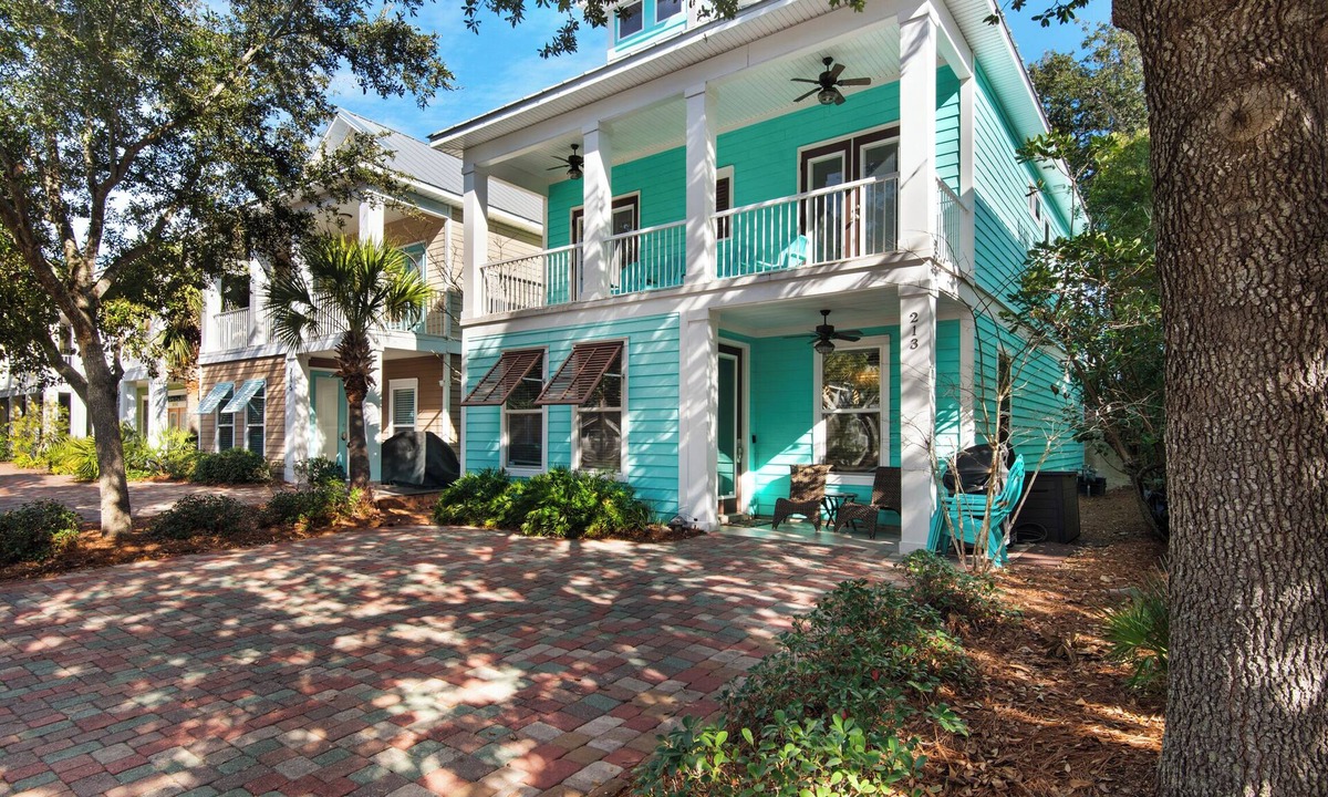 Villages of Crystal Beach House | Dog Friendly in Gated Community-Lagoon Pool-Beach Trolley-Just For Fun🌞