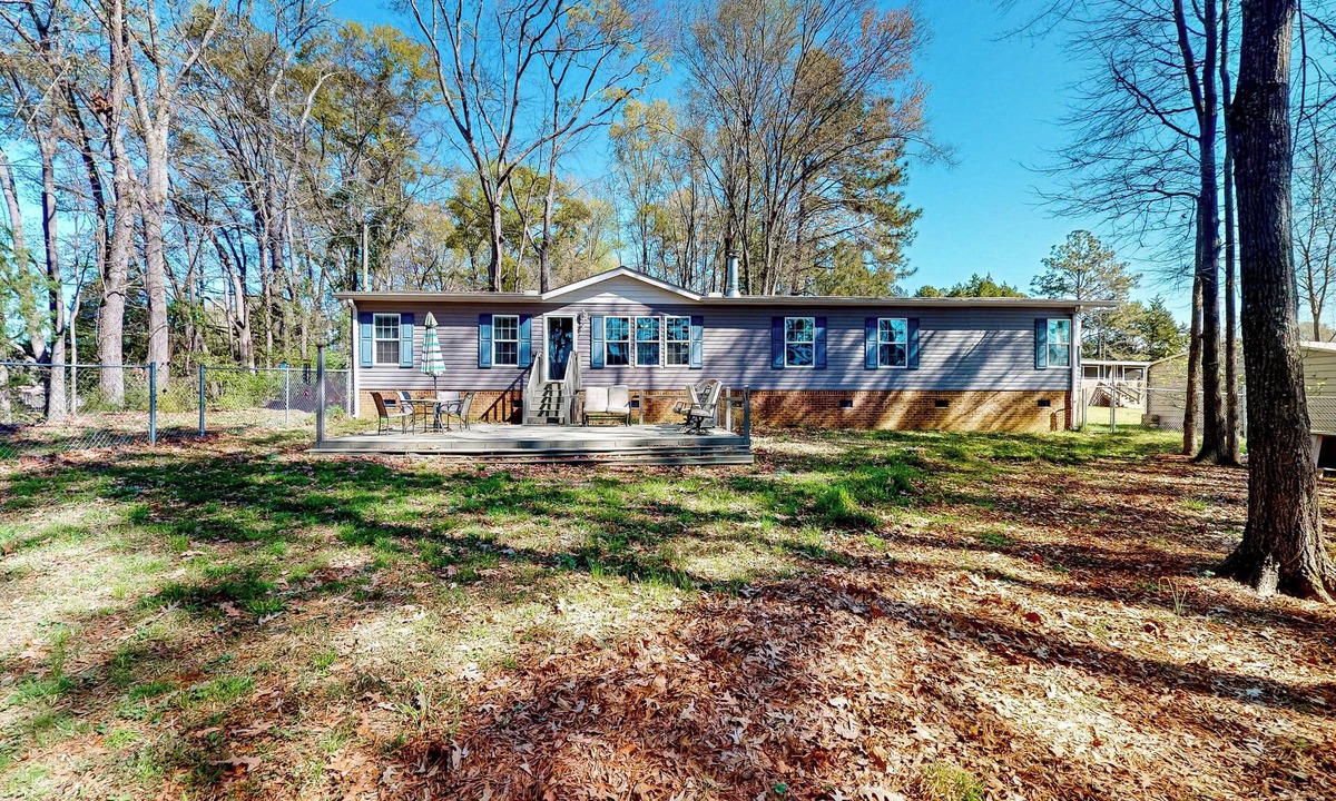 Saluda House | Dog-Friendly Lakefront Home w/Dock in Saluda