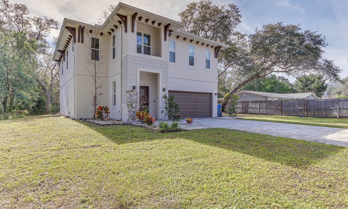 Bearss Plaza House | Dog-Friendly Lutz Family Home w/Large Yard!