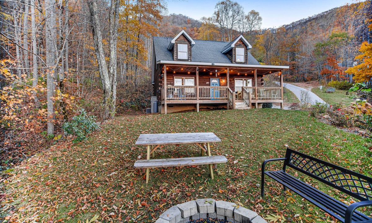Cullowhee House | Dog-Friendly Mountain Cabin Near Lakes & Trails w/Free WiFi, W/D, Deck, Firepit