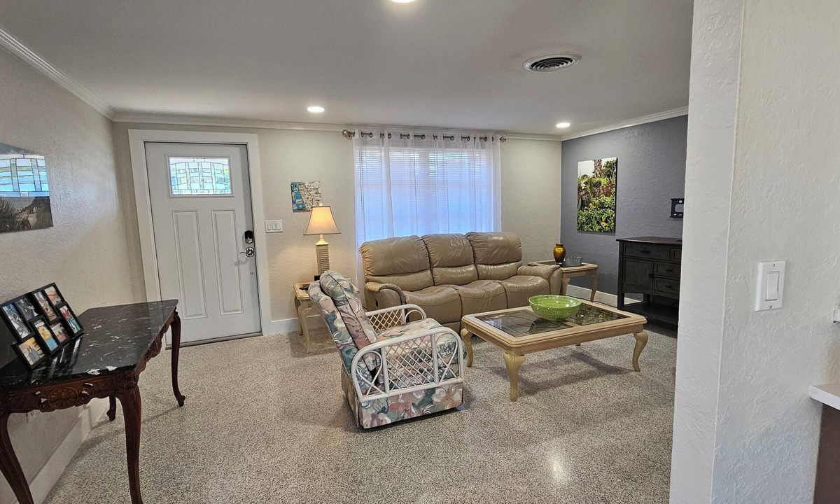 Golden Beach House | Dog friendly - Private Golden Beach access