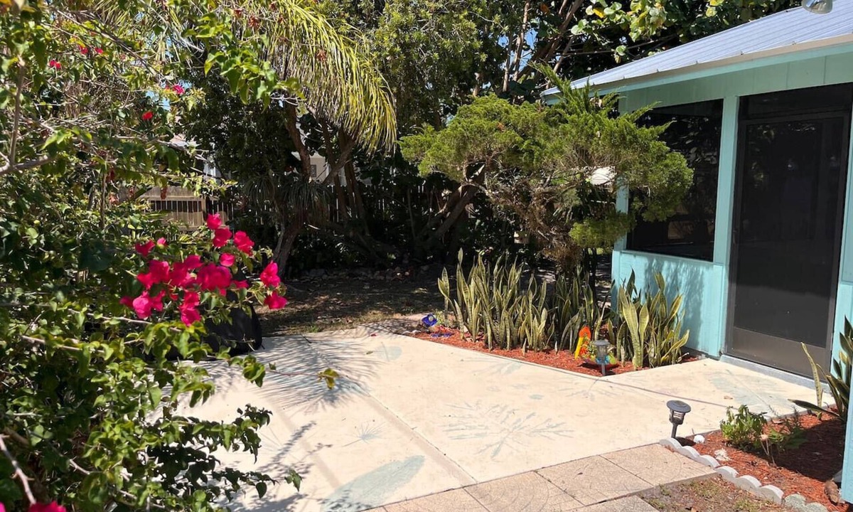 Sebastian Highlands House | Dolphin House: 2 bedroom cottage