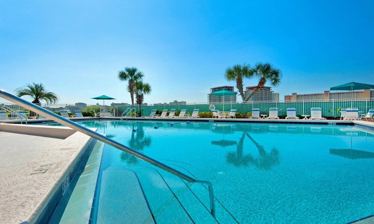 Holiday Isle Condo | Dolphin Point 104b 2 Bedroom Condo by RedAwning