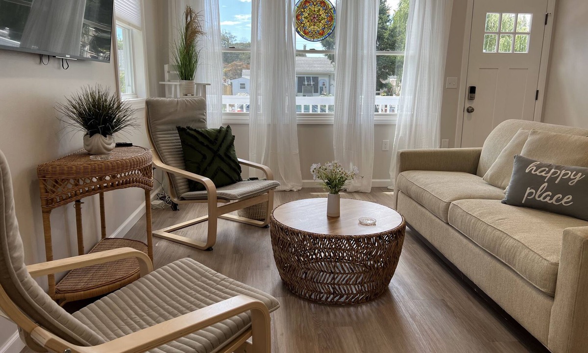 Villas Cottage | Don't miss a Summer on the bay! Book now!