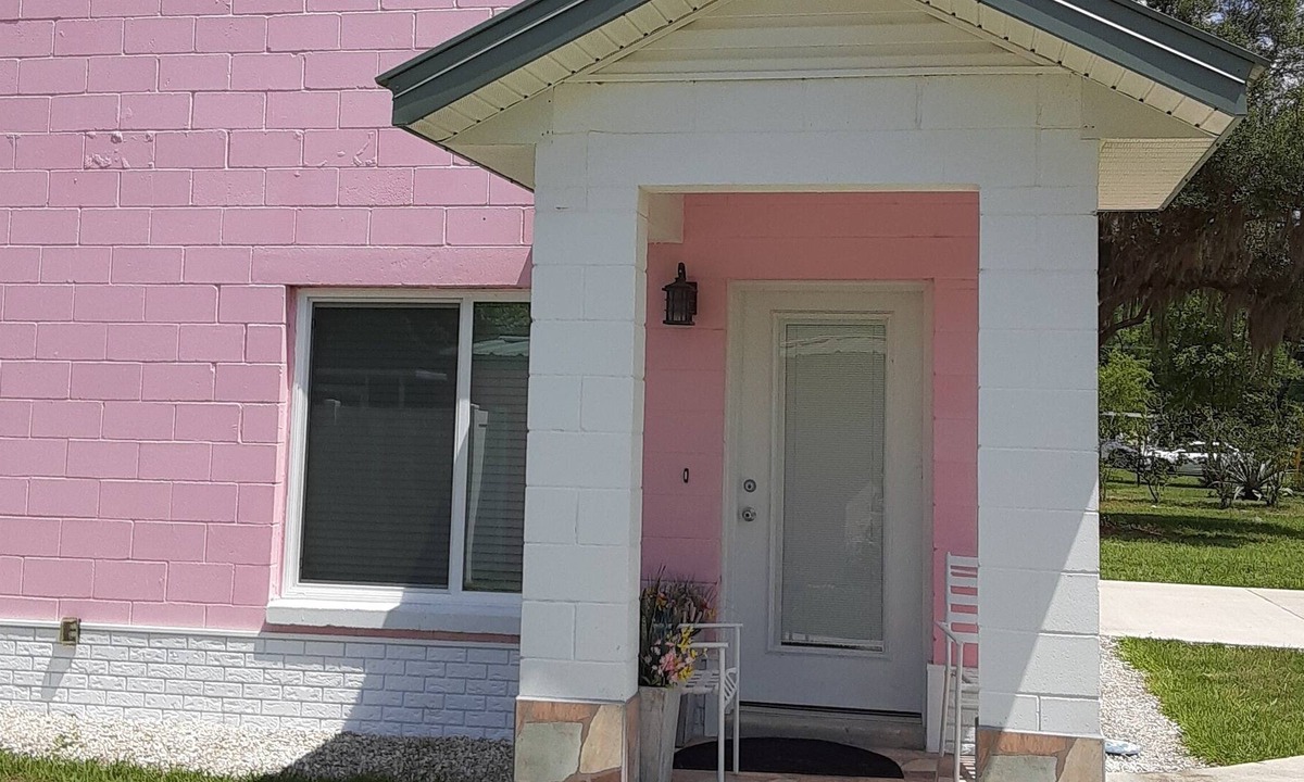 Candler Apartment | Donna's Pink Flamingo - near The Villages.