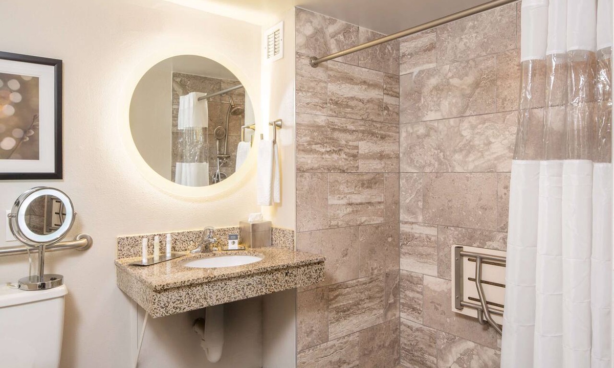 West Laurel Hotel | DoubleTree by Hilton Hotel Laurel