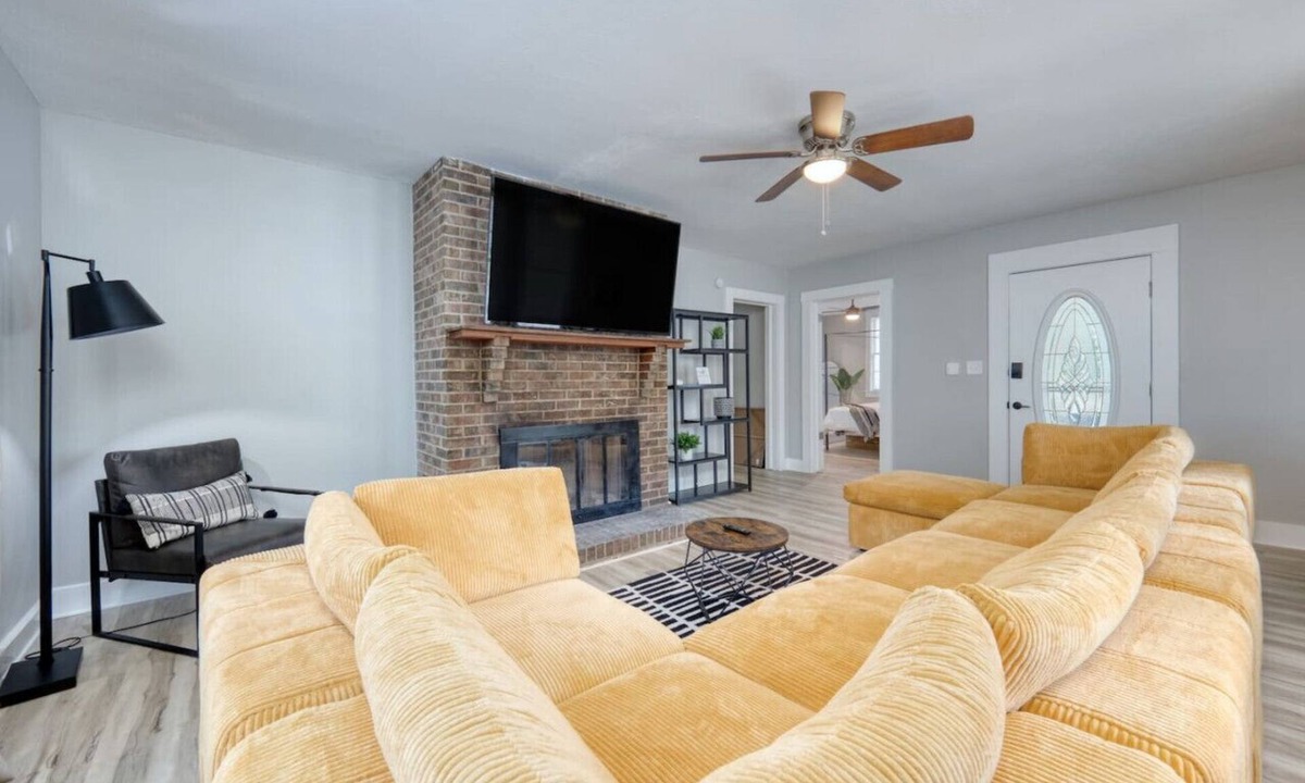 Columbus Apartment | Downtown, 2 Kings, Family, 15 mins to Fort Benning
