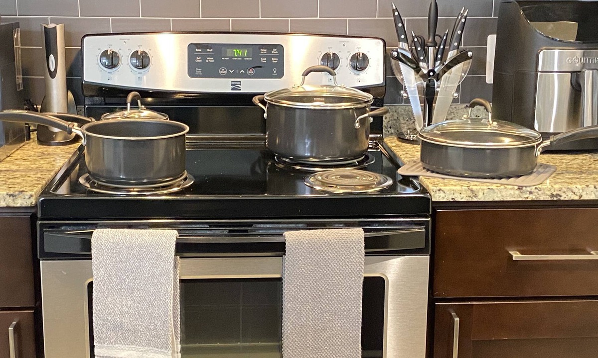 Mount Vernon Apartment | Downtown Baltimore "Skyline" Luxury Studio