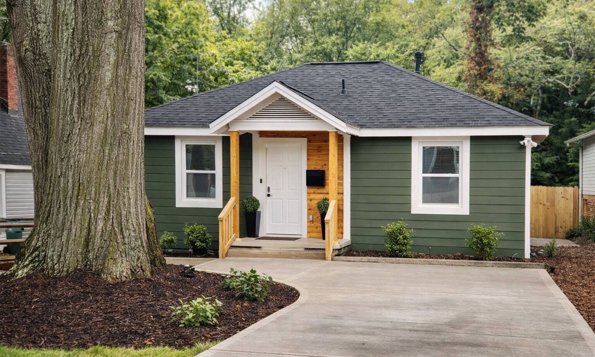Enderly Park House | Downtown, Bank of America, Spectrum Arena, Bojangles, Charlotte Convention Center all within 6-10 minutes