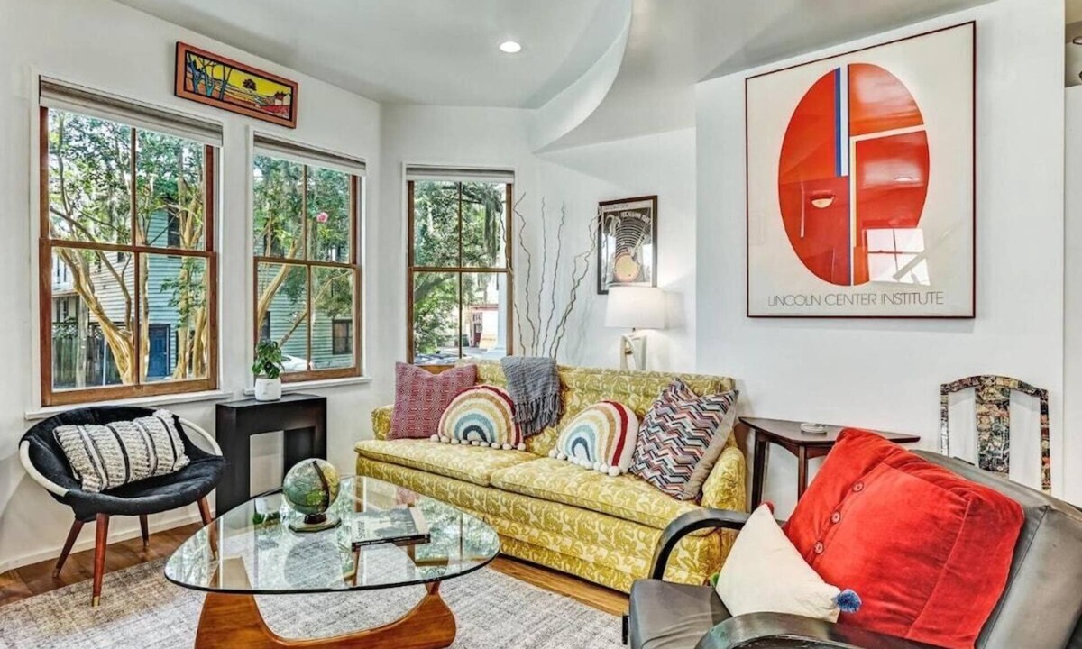 Savannah Victorian District House | Downtown Savannah - Walk to Forsyth - 30 Days Plus