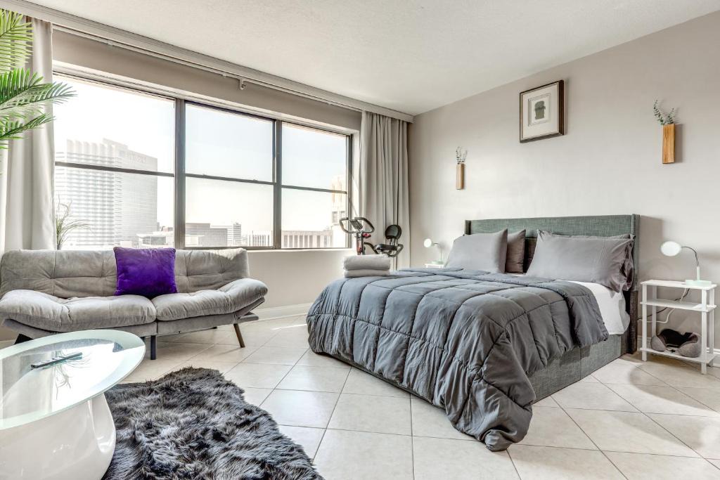 Downtown Jacksonville Apartment | Downtown Studio with City Views in Jacksonville!