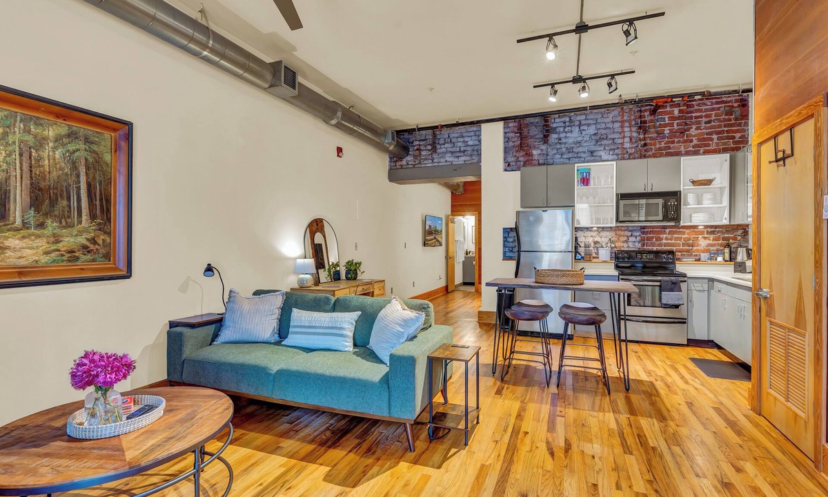 Old City Apartment | Downtown Zen Den, Comfort and convenience in downtown Knoxville