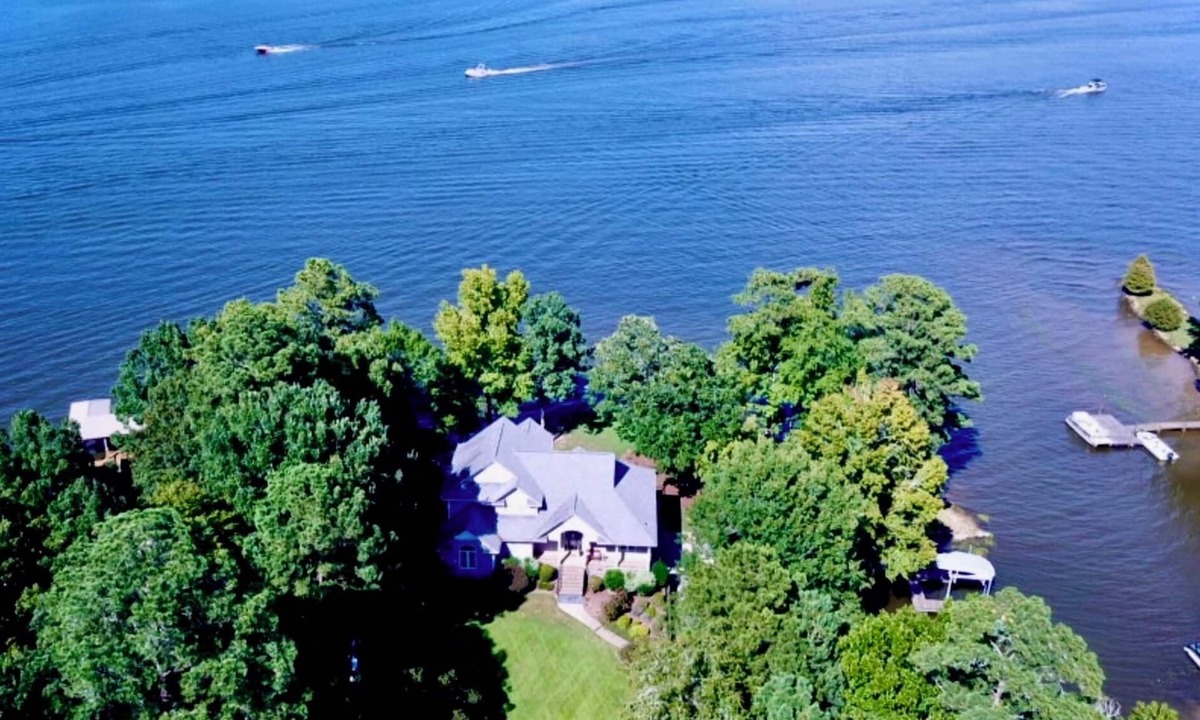 Ridgeway House | Dream Lake House! 4 Bedrooms/King Beds + 4 Full Baths on Lake Wateree!