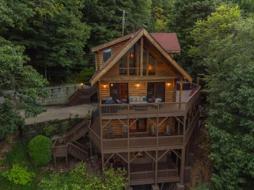 Waynesville House | Dreamy Mountain Getaway~Hot Tub~Old Oak Lodge