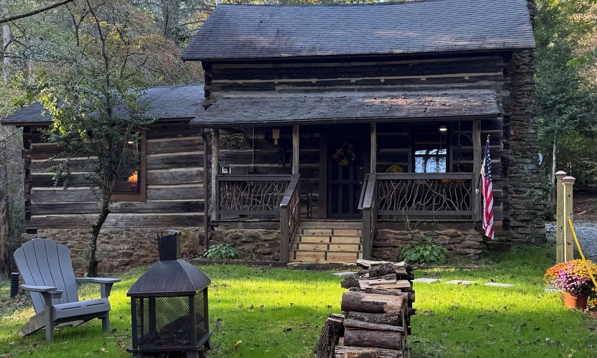 Rutherfordton Cabin | Duncan-Logan Frontier Cabin NOW 2-Bedrooms