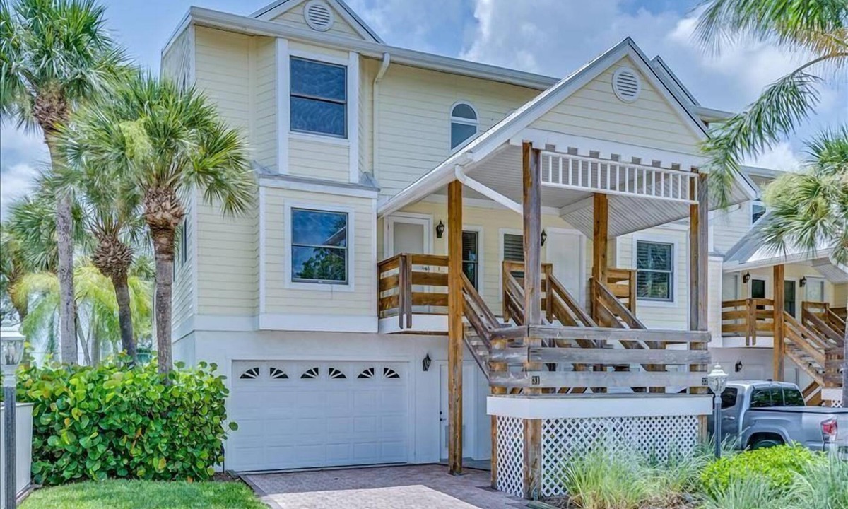 Boca Grande House | DUNES OF BOCA 31 by RedAwning