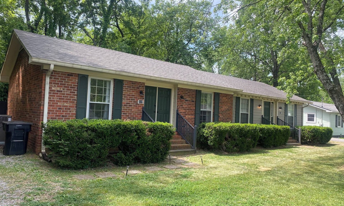 Murfreesboro Cottage | Duplex 1 - Cozy 2BR pet friendly cottage with fenced in yard in Murfreesboro!