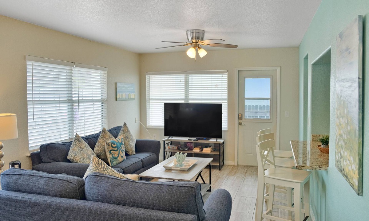 Bradenton Beach House | Duplex near beach with heated pool, grill, washer/dryer, patio, AC