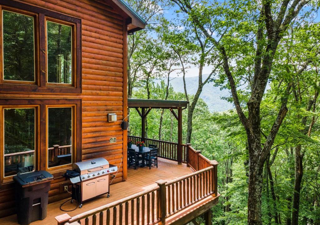 Seven Devils House | Eagle Nest Lodge Hot Tubs & Mountain Views