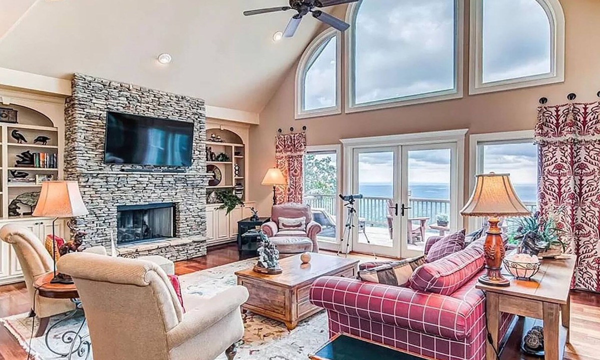 Big Canoe House | Eagles View - Gorgeous Mountain Views + Luxury Interiors + Telescope + Library