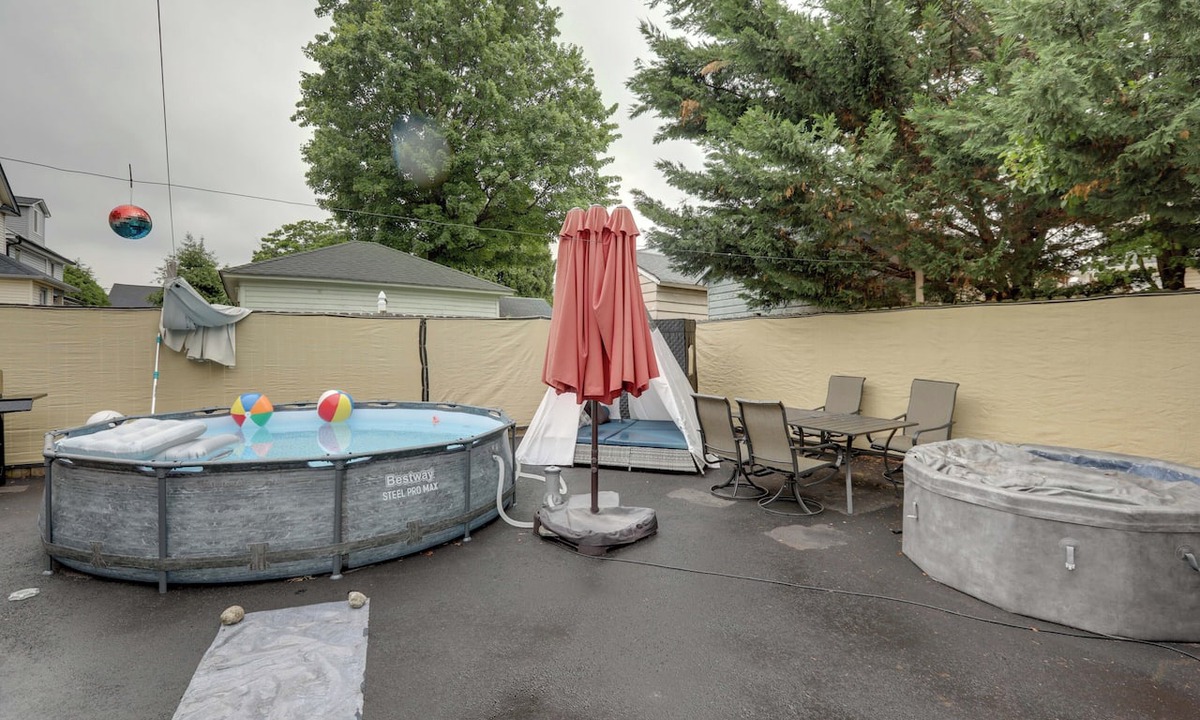 Elizabeth Apartment | Easy Access to NYC & Newark Airport! Apt w/Pool