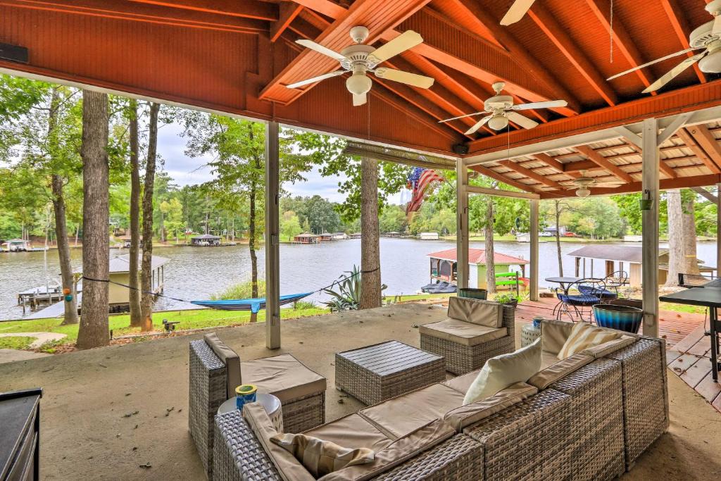 Milledgeville House | Eatonton Getaway on Lake Sinclair w/Dock!
