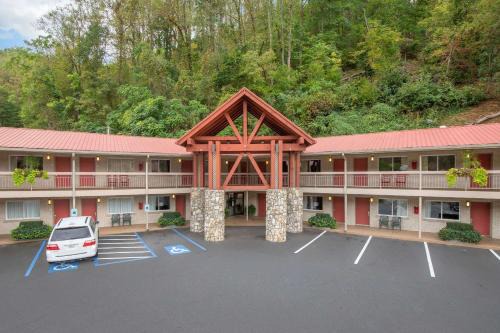 Cherokee Cabin | Econo Lodge Cherokee Near Island Park