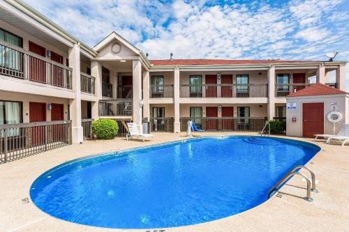Murfreesboro Hotel | Econo Lodge Inn & Suites Murfreesboro Shopping District