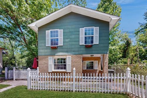 Hendersonville House | Ecusta Dacha