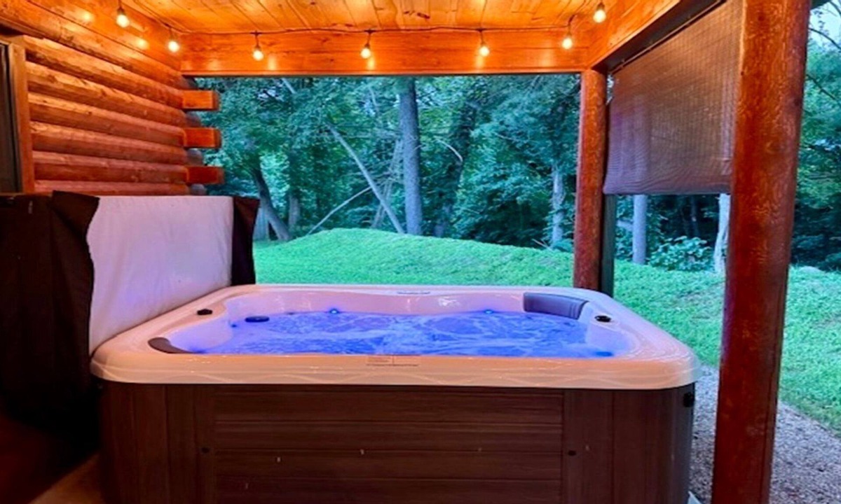 Hendersonville Cabin | Ecusta Trailhead Cabin, bring our bikes!