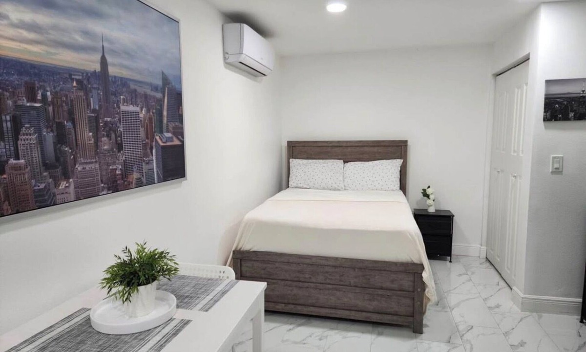 Egypt Lake-Leto House | Efficiency near Tampa airport and Raymond James Stadium. Parking & Private Entry