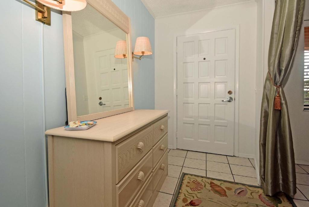 Englewood House | *El Galeon E. #204